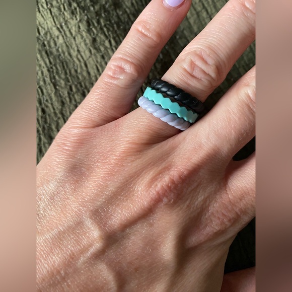 Qalo Rings - Picture 3 of 3